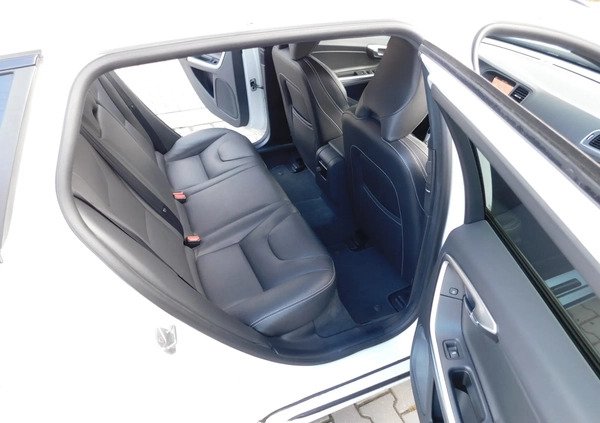 Volvo V60 cena 53333 przebieg: 196000, rok produkcji 2018 z Kowalewo Pomorskie małe 326